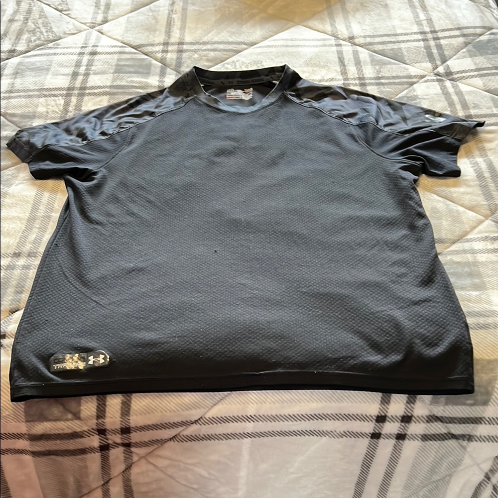 Under Armour Men's Black Shirt